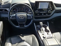Used 2021  Toyota Highlander Limited FWD at Peters Auto Mall near High Point&comma; NC