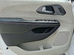Used 2020  Chrysler Pacifica 4d Wagon Touring L at Peters Auto Mall near High Point&comma; NC