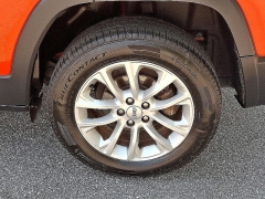 Used 2021  Jeep Cherokee Latitude FWD at Peters Auto Mall near High Point, NC