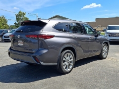 Used 2021  Toyota Highlander Limited FWD at Peters Auto Mall near High Point&comma; NC