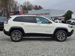 Used 2019  Jeep Cherokee 4d SUV 4WD Trailhawk 3&period;2L at Peters Auto Mall near High Point&comma; NC