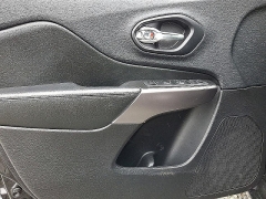 Used 2019  Jeep Cherokee 4d SUV FWD Latitude Plus Altitude 2.4L at Peters Auto Mall near High Point, NC