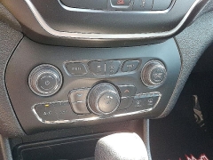 Used 2021  Jeep Cherokee Latitude FWD at Peters Auto Mall near High Point, NC