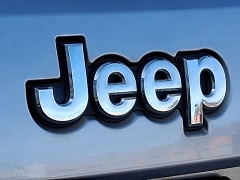 Used 2019  Jeep Grand Cherokee 4d SUV 4WD Laredo at Peters Auto Mall near High Point&comma; NC