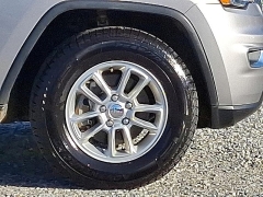 Used 2019  Jeep Grand Cherokee 4d SUV 4WD Laredo at Peters Auto Mall near High Point&comma; NC