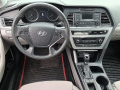 Used 2017  Hyundai Sonata 4d Sedan at Peters Auto Mall near High Point&comma; NC