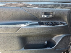 Used 2020 Mitsubishi Outlander 4d SUV AWC SE at Peters Auto Mall near High Point, NC