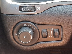 Used 2019 Jeep Cherokee 4d SUV FWD Latitude Plus 2.4L at Peters Auto Mall near High Point, NC