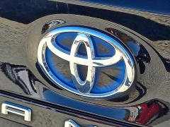 Used 2020  Toyota Camry Hybrid 4d Sedan XLE at Peters Auto Mall near High Point, NC