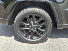 Used 2020 Jeep Grand Cherokee 4d SUV 4WD Laredo at Peters Auto Mall near High Point, NC