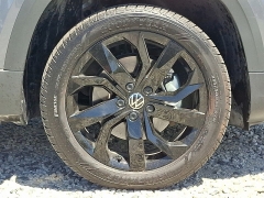 Used 2024  Volkswagen Taos SE FWD at Peters Auto Mall near High Point&comma; NC