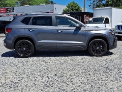Used 2024  Volkswagen Taos SE FWD at Peters Auto Mall near High Point&comma; NC