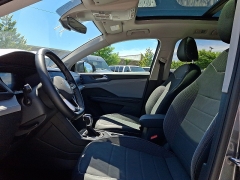 Used 2024  Volkswagen Taos SE FWD at Peters Auto Mall near High Point&comma; NC