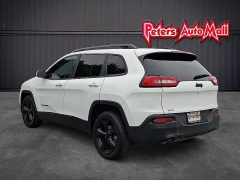Used 2018  Jeep Cherokee 4d SUV FWD Latitude V6 at Peters Auto Mall near High Point&comma; NC