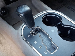 Used 2024  Volkswagen Atlas 2&period;0T SE w&sol;Technology FWD at Peters Auto Mall near High Point&comma; NC