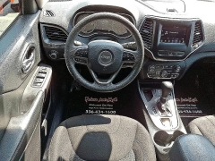 Used 2021  Jeep Cherokee Latitude FWD at Peters Auto Mall near High Point, NC