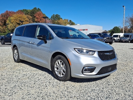 Used 2024 Chrysler Pacifica Touring L FWD at Peters Auto Mall near High Point, NC