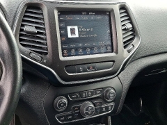 Used 2019  Jeep Cherokee 4d SUV 4WD Trailhawk 3&period;2L at Peters Auto Mall near High Point&comma; NC