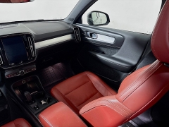 Used 2019  Volvo XC40 4d SUV AWD T5 Momentum at Graham Auto Mall near Mansfield&comma; OH