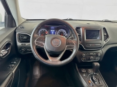 Used 2019  Jeep Cherokee 4d SUV 4WD Latitude Plus 2&period;4L at Graham Auto Mall near Mansfield&comma; OH