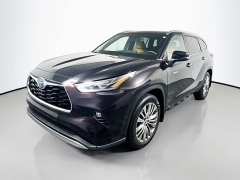 Used 2021  Toyota Highlander Hybrid Platinum AWD at Dutro Auto near Zanesville, OH