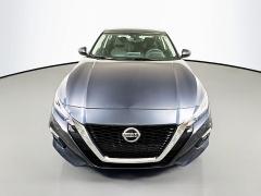 Used 2020  Nissan Altima 4d Sedan FWD 2.5L SV at Dutro Auto near Zanesville, OH