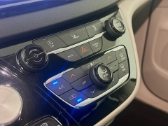 Used 2022  Chrysler Pacifica Touring L FWD at Graham Auto Mall near Mansfield&comma; OH