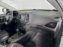 Used 2019  Jeep Cherokee 4d SUV 4WD Latitude Plus 2&period;4L at Graham Auto Mall near Mansfield&comma; OH