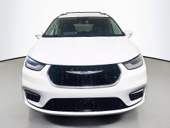 Used 2022  Chrysler Pacifica Touring L FWD at Graham Auto Mall near Mansfield&comma; OH