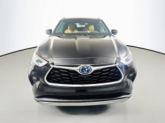 Used 2021  Toyota Highlander Hybrid Platinum AWD at Dutro Auto near Zanesville, OH