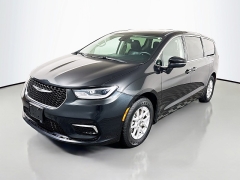 Used 2023  Chrysler Pacifica Touring L FWD at Dutro Auto near Zanesville&comma; OH