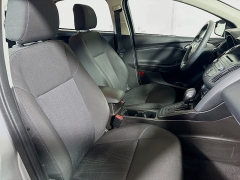 Used 2017  Ford Focus 4d Sedan SE at Graham Auto Mall near Mansfield&comma; OH