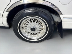 Used 1996  Lincoln Town Car 4d Sedan Signature at Graham Auto Mall near Mansfield, OH