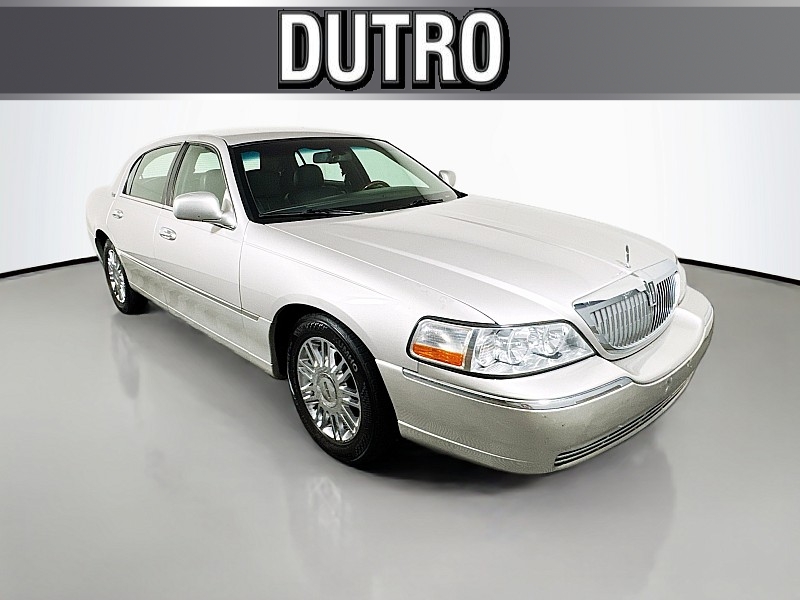 Used 2008  Lincoln Town Car 4d Sedan Signature Limited at Graham Auto Mall near Mansfield, OH
