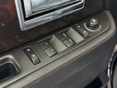Used 2016  Lincoln Navigator 4d SUV 4WD Reserve at Dutro Auto near Zanesville&comma; OH