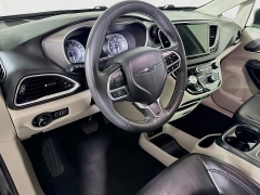 Used 2023  Chrysler Pacifica Touring L FWD at Dutro Auto near Zanesville&comma; OH