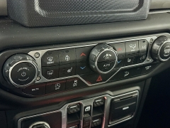 Used 2018  Jeep Wrangler Unlimited 4d SUV 4WD Sahara at Dutro Auto near Zanesville, OH