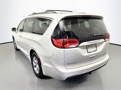 Used 2017  Chrysler Pacifica 4d Wagon Touring-L Plus at Graham Auto Mall near Mansfield&comma; OH