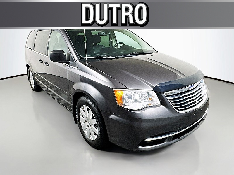 Used 2015  Chrysler Town & Country 4d Wagon LX at Graham Auto Mall near Mansfield, OH