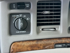 Used 1996  Lincoln Town Car 4d Sedan Signature at Graham Auto Mall near Mansfield, OH