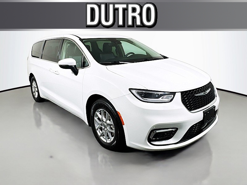Used 2023  Chrysler Pacifica Touring L FWD at Dutro Auto near Zanesville, OH
