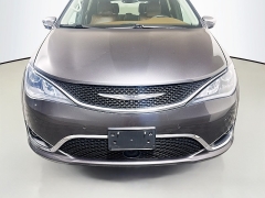 Used 2017  Chrysler Pacifica 4d Wagon Limited at Graham Auto Mall near Mansfield&comma; OH