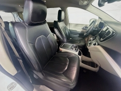Used 2022  Chrysler Pacifica Touring L FWD at Graham Auto Mall near Mansfield&comma; OH
