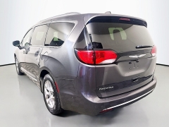 Used 2017  Chrysler Pacifica 4d Wagon Limited at Graham Auto Mall near Mansfield&comma; OH