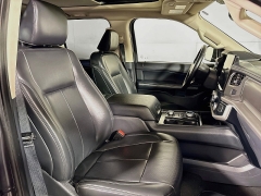 Used 2024  Ford Expedition XLT 4x4 at Dutro Auto near Zanesville&comma; OH