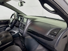 Used 2017  Dodge Grand Caravan 4d Wagon SE at Graham Auto Mall near Mansfield, OH