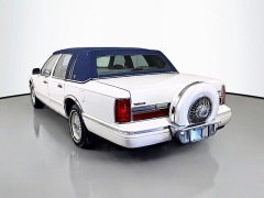 Used 1996  Lincoln Town Car 4d Sedan Signature at Graham Auto Mall near Mansfield, OH