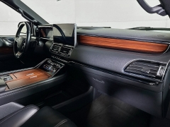 Used 2024  Lincoln Navigator Premiere 4x4 at Graham Auto Mall near Mansfield&comma; OH