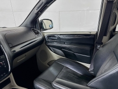 Used 2019  Dodge Grand Caravan 4d Wagon SXT at Dutro Auto near Zanesville&comma; OH