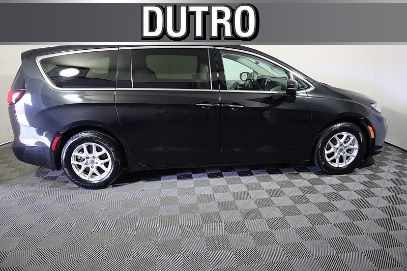 Used 2021  Chrysler Pacifica Touring L FWD at Graham Auto Mall near Mansfield, OH